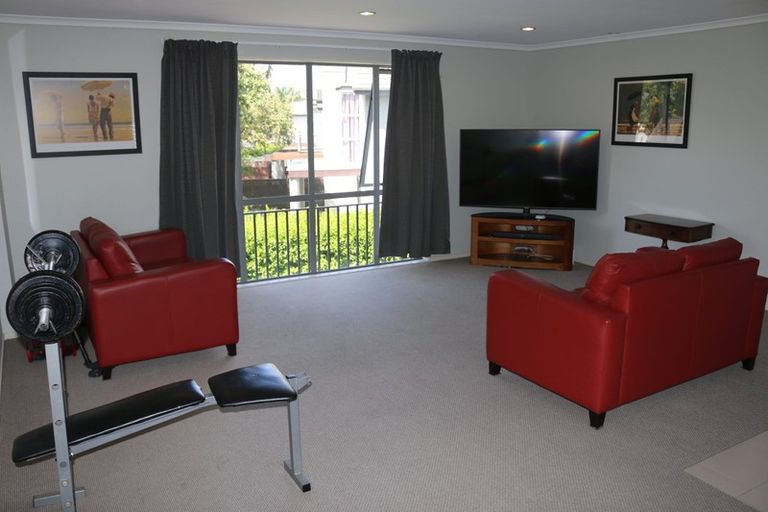 Photo of property in 75 Bruce Pulman Drive, Takanini, 2112