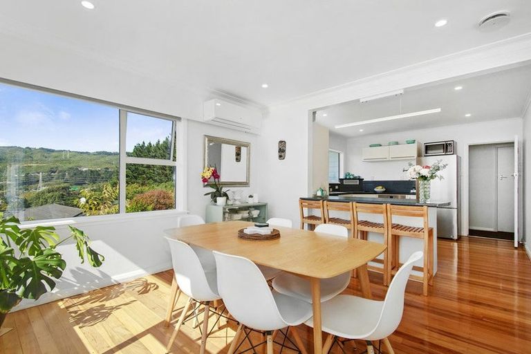 Photo of property in 37 Sunrise Boulevard, Tawa, Wellington, 5028