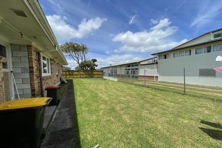 Photo of property in 3 Norman Spencer Drive, Papatoetoe, Auckland, 2104