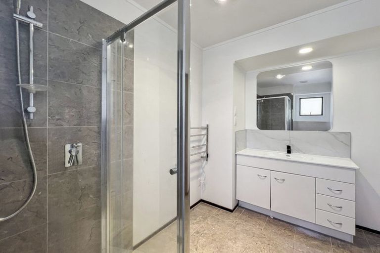 Photo of property in 34 Capilano Place, Glenfield, Auckland, 0629