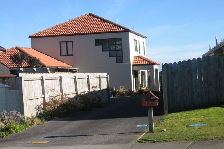 Photo of property in 2a Nephin Place, East Tamaki Heights, Auckland, 2016