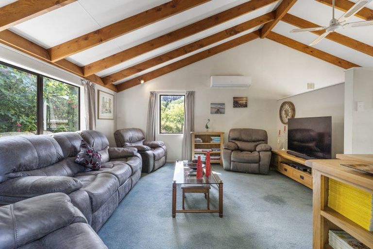 Photo of property in 128 Rahui Road, Otaki, 5512