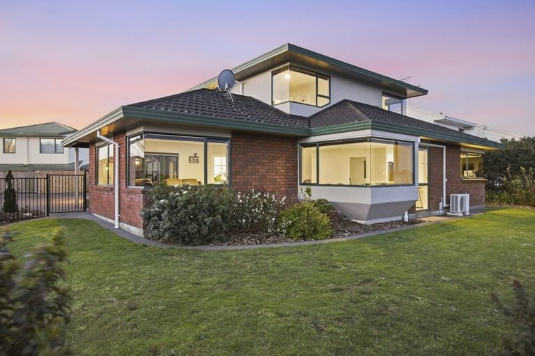 Photo of property in 9 Sandel Rise, Merrilands, New Plymouth, 4312