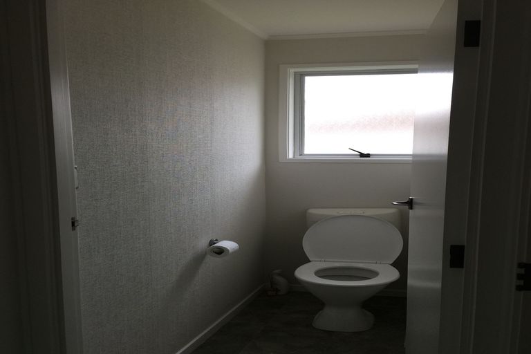 Photo of property in 4 Stallard Place, Glen Eden, Auckland, 0602