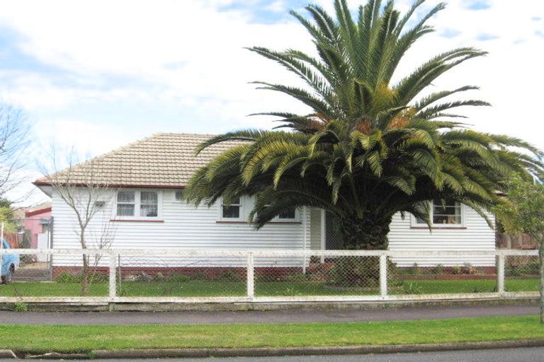 Photo of property in 33 Douglas Crescent, Fairfield, Hamilton, 3214