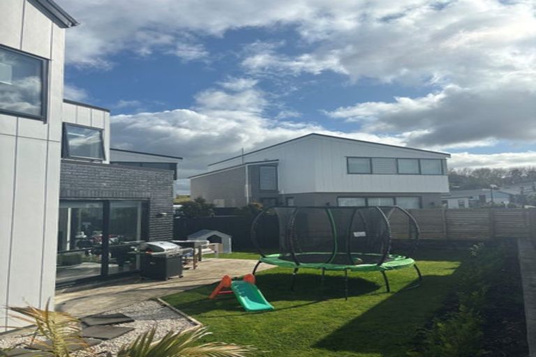 Photo of property in 53 Sunnyheights Road, Orewa, 0931