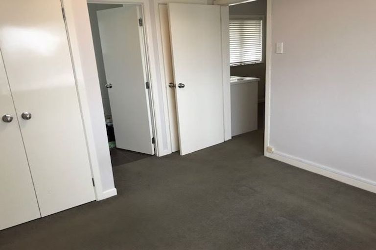 Photo of property in 4/2 Outhwaite Lane, Grafton, Auckland, 1023