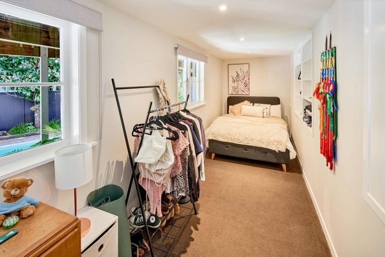 Photo of property in 15 Kowhai Street, Eastbourne, Lower Hutt, 5013