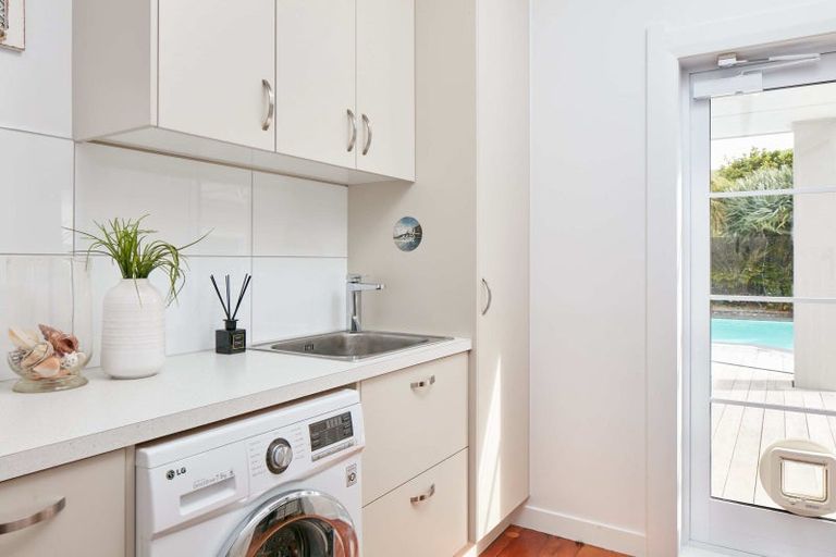 Photo of property in 12 Lysnar Street, Okitu, Gisborne, 4010