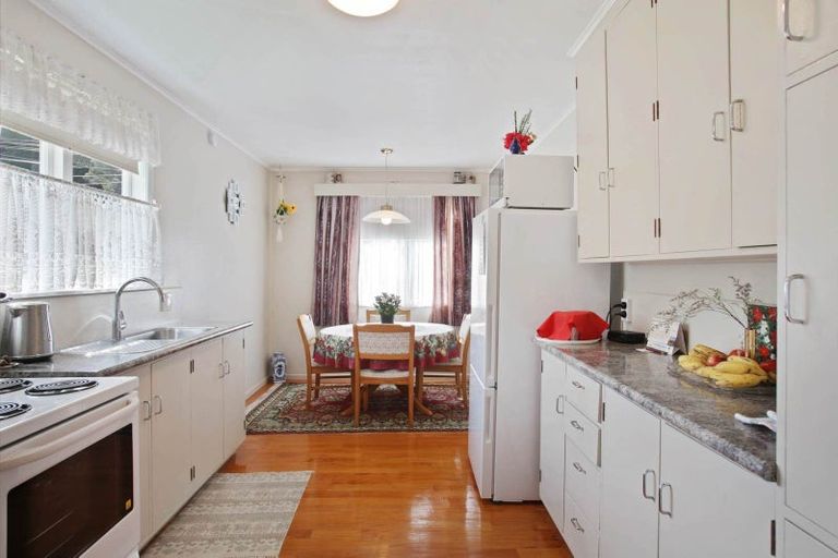 Photo of property in 70 Lake Road, Northcote, Auckland, 0627