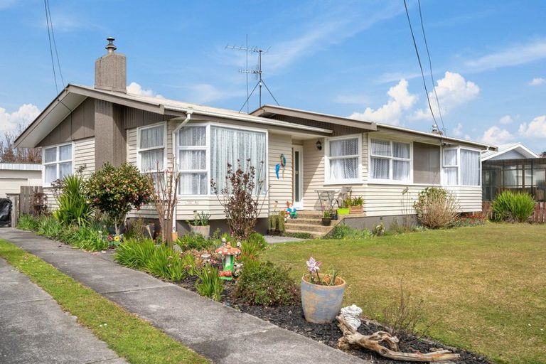 Photo of property in 18 Fenruss Street, Fairy Springs, Rotorua, 3015