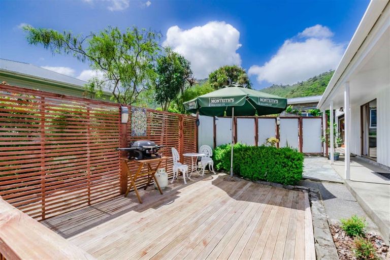 Photo of property in 57 Winara Avenue, Waikanae, 5036