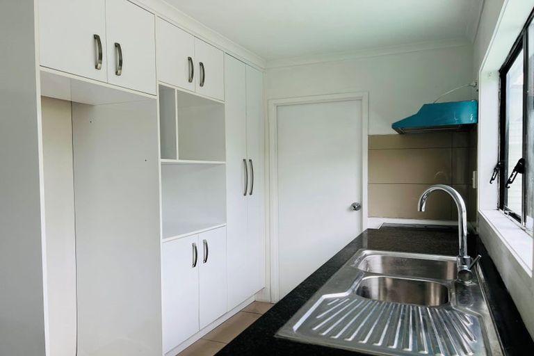 Photo of property in 5 Penruddocke Road, Half Moon Bay, Auckland, 2012