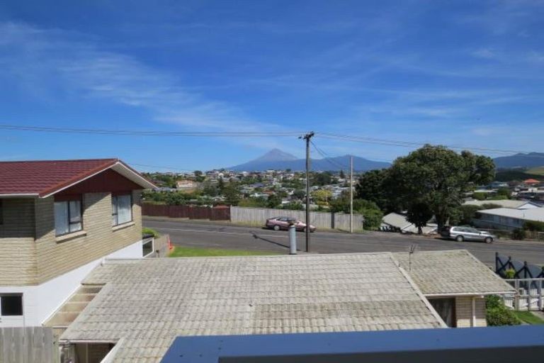 Photo of property in 39a Simons Street, Moturoa, New Plymouth, 4310