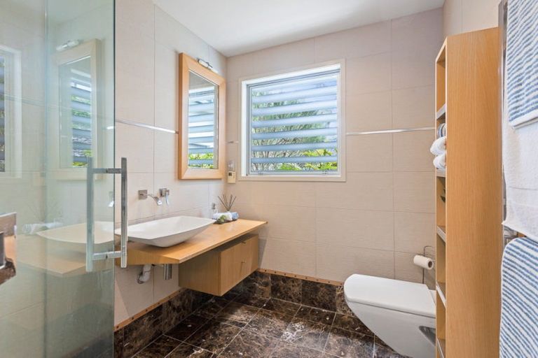 Photo of property in 42a Tindalls Bay Road, Tindalls Beach, Whangaparaoa, 0930