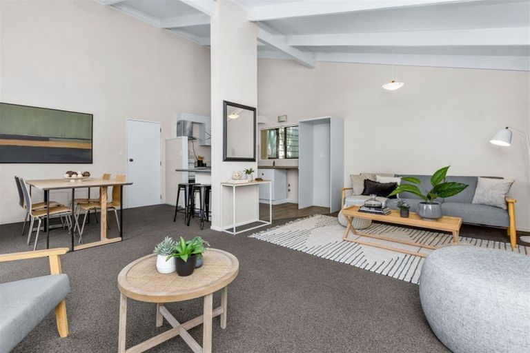 Photo of property in 84 Milton Road, Bluff Hill, Napier, 4110