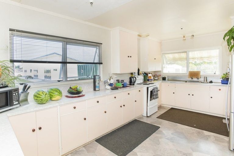Photo of property in 14 Discovery Street, Tolaga Bay, 4077