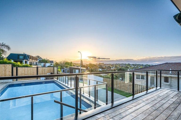 Photo of property in 1 Rangitoto View Road, Cockle Bay, Auckland, 2014