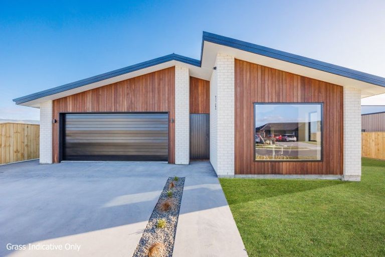 Photo of property in 75 Atlantic Drive, Fitzherbert, Palmerston North, 4410