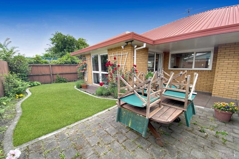 Photo of property in 2/58b Daniels Road, Redwood, Christchurch, 8051