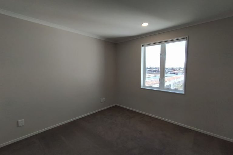 Photo of property in 10 Saddleback Crescent, Papakura, 2110