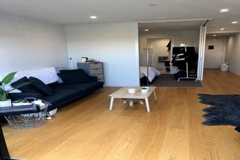 Photo of property in Frank Sargeson Apts, 5/74g Anzac Street, Takapuna, Auckland, 0622