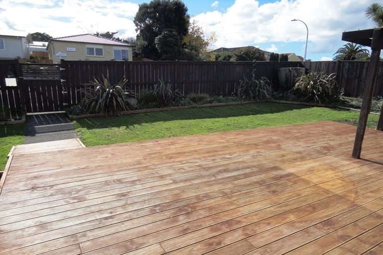 Photo of property in 27 Mcquarrie Avenue, Wattle Downs, Auckland, 2103