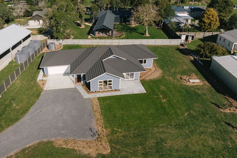 Photo of property in 9 Railway Terrace, Ohau, 5570