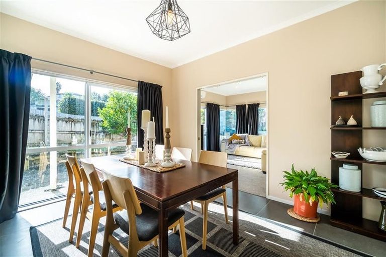 Photo of property in 48 Hogarth Rise, West Harbour, Auckland, 0618