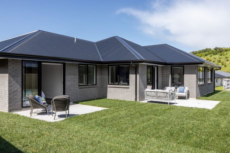 Photo of property in 35 Pakanga Grove, Pyes Pa, Tauranga, 3112