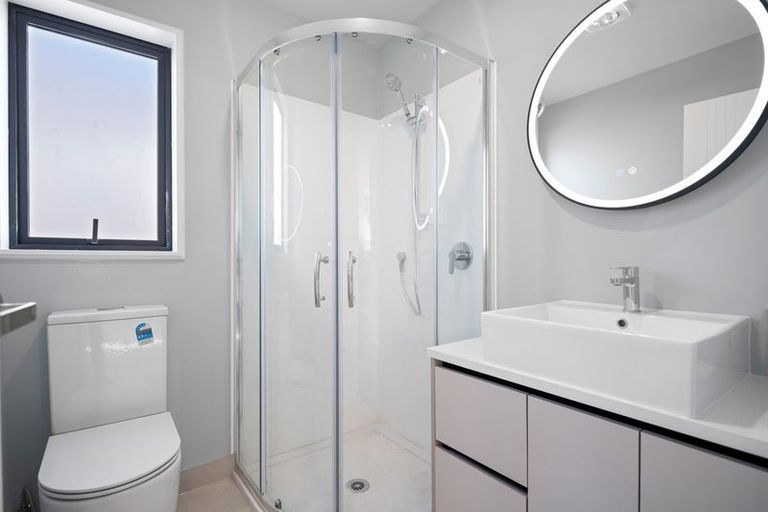 Photo of property in 8 Taipahitini Road, Rosehill, 2113