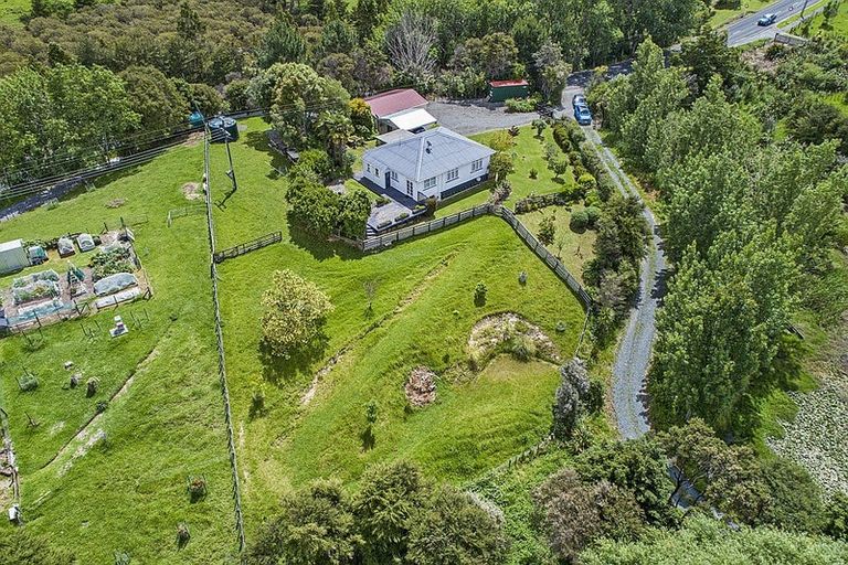 Photo of property in 37 Pahi Road, Paparoa, 0571