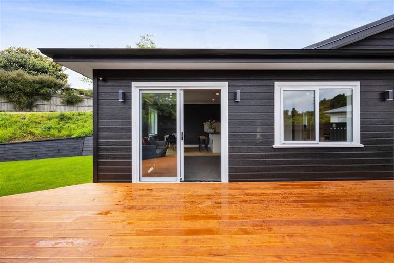 Photo of property in 23b Heta Road, Highlands Park, New Plymouth, 4312