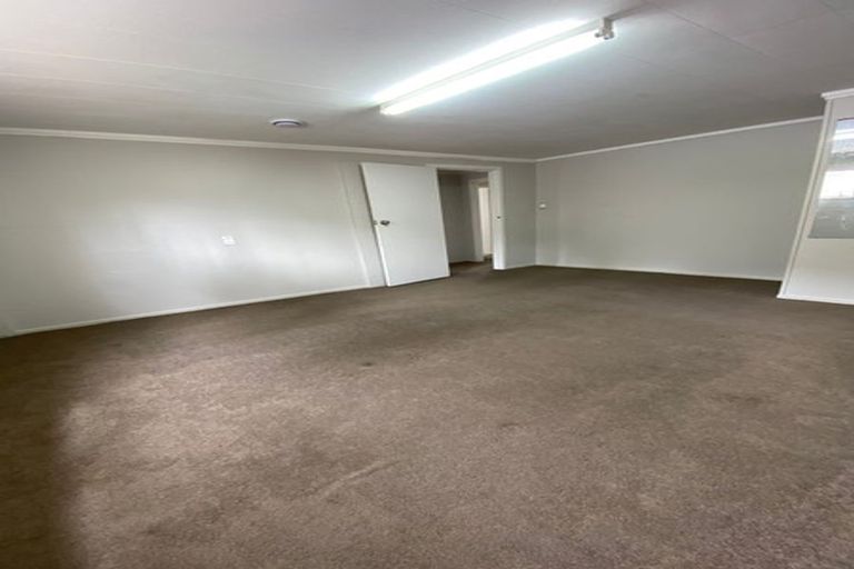 Photo of property in 25 Miles Avenue, Papatoetoe, Auckland, 2025