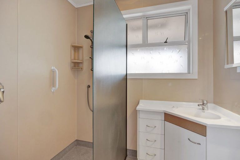 Photo of property in 13 Turakina Street, Merrilands, New Plymouth, 4312