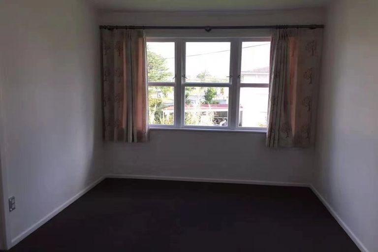 Photo of property in 36 Longburn Road, Henderson, Auckland, 0610