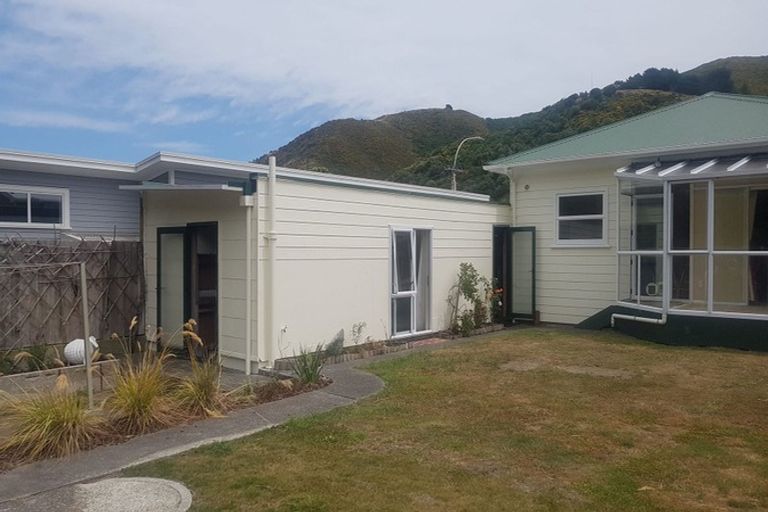 Photo of property in 34 Happy Valley Road, Owhiro Bay, Wellington, 6023