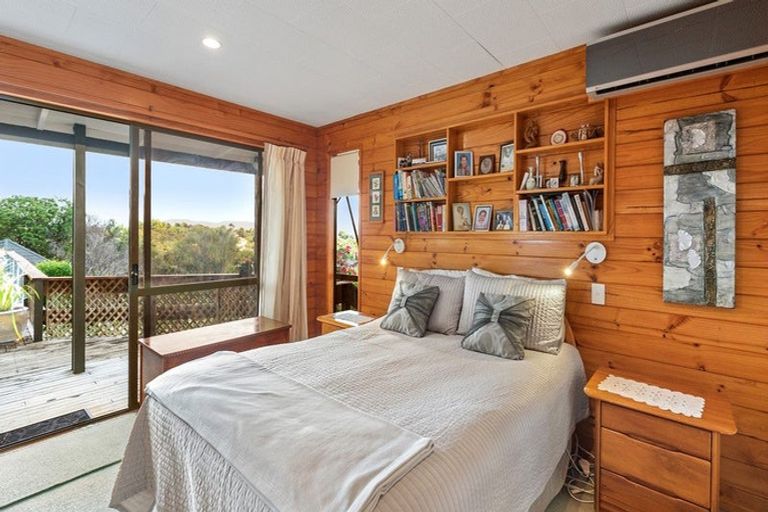 Photo of property in 76 Brick Bay Drive, Sandspit, Warkworth, 0982