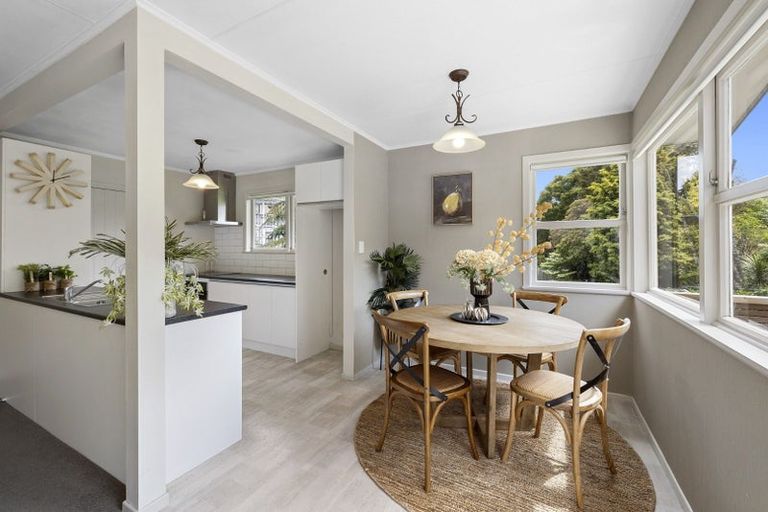 Photo of property in 49a Waiwaka Terrace, Strandon, New Plymouth, 4312