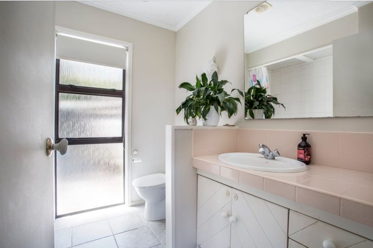Photo of property in 1/10 Morton Avenue, Forrest Hill, Auckland, 0620