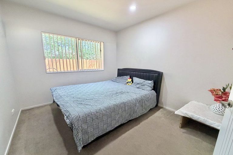 Photo of property in 547 Great South Road, Rosehill, Papakura, 2113