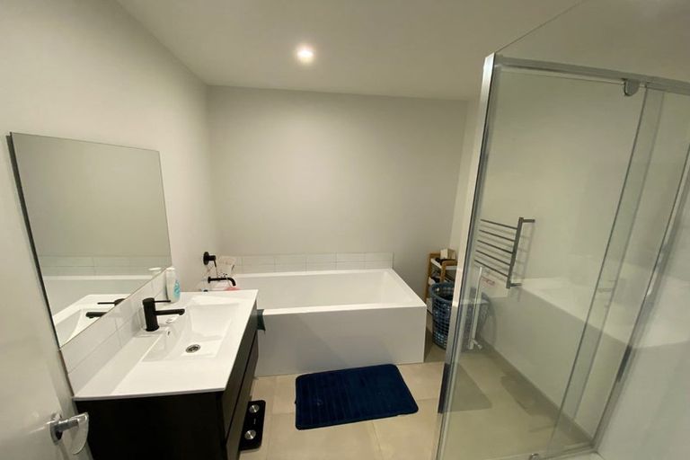 Photo of property in 4/60 Hayfield Way, Karaka, Papakura, 2580