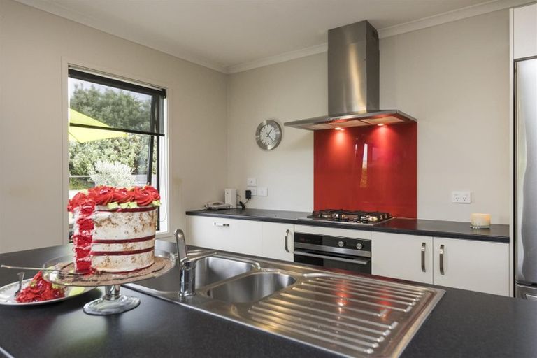 Photo of property in 15d Aitken Street, Bulls, 4818