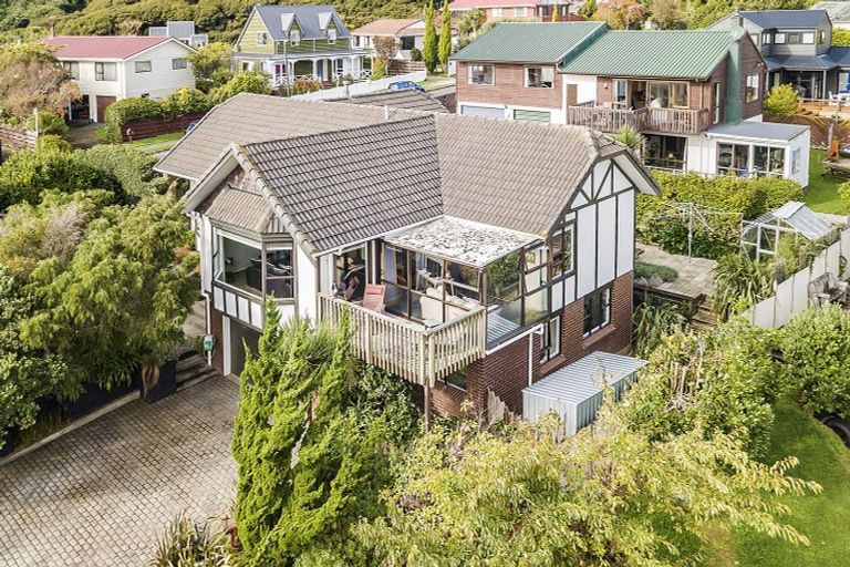 Photo of property in 32 Kinloch Place, Papakowhai, Porirua, 5024