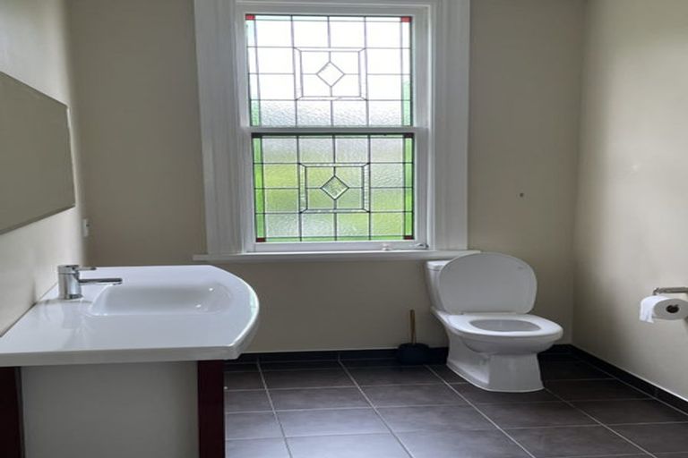 Photo of property in 2/20a Rawene Road, Birkenhead, Auckland, 0626