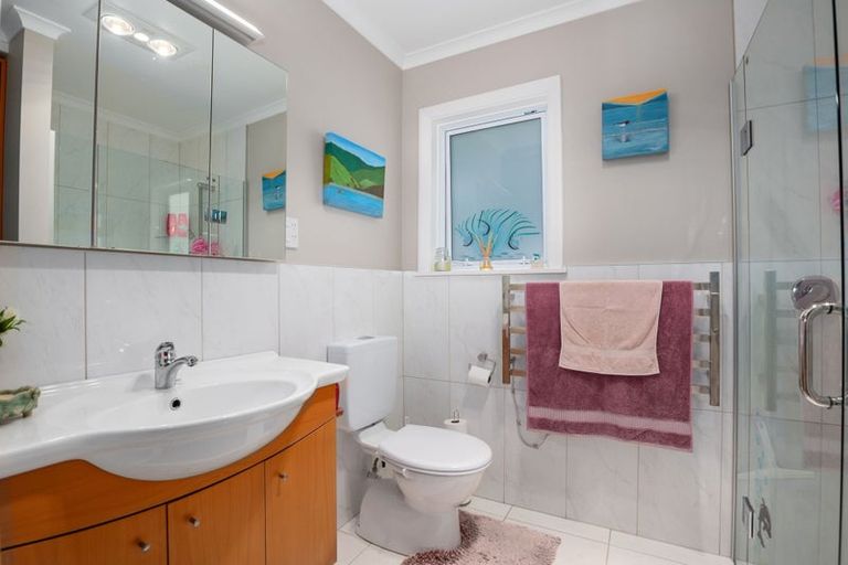 Photo of property in 16 Mana View Road, Paremata, Porirua, 5026