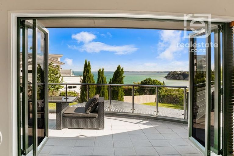 Photo of property in 65 Roberts Road, Matakatia, Whangaparaoa, 0930