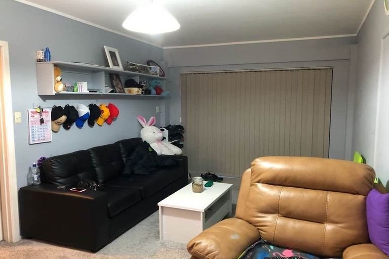 Photo of property in 27a Royal Road, Massey, Auckland, 0614