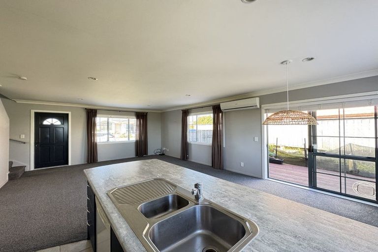 Photo of property in 40a Landsdowne Terrace, Karori, Wellington, 6012