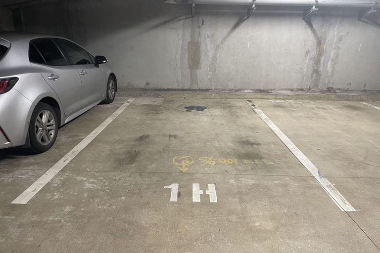 Photo of property in 1h/33 Mackelvie Street, Grey Lynn, Auckland, 1021